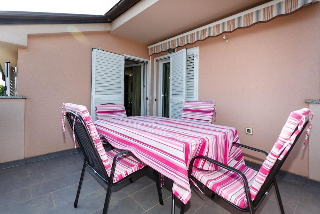 Premium Apartment Near Center And Beach With Parking Krk Town Esterno foto