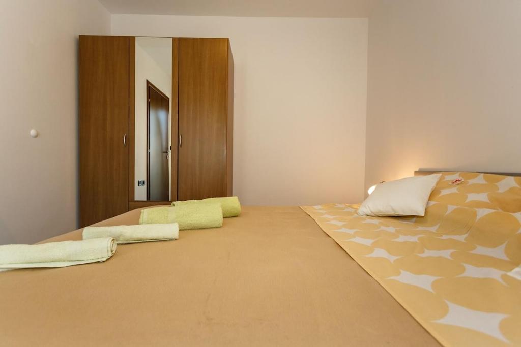 Premium Apartment Near Center And Beach With Parking Krk Town Esterno foto